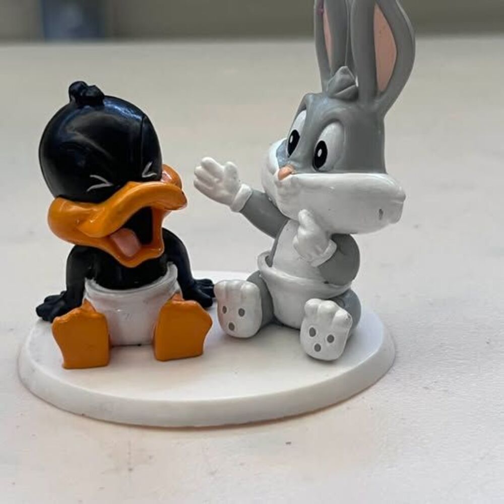 I Looney Tunes Baby Bugs Bunny and Daffy Duck Figurine